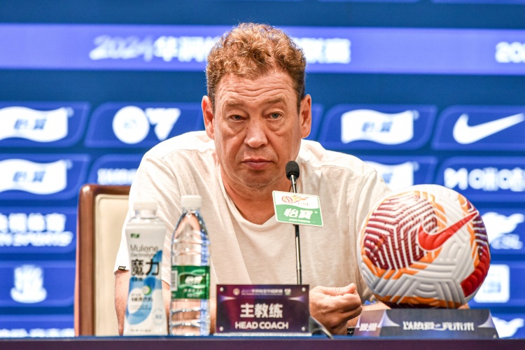 斯卢茨基:申花没法像川崎国内联赛全替补 不被看好但一切皆可能